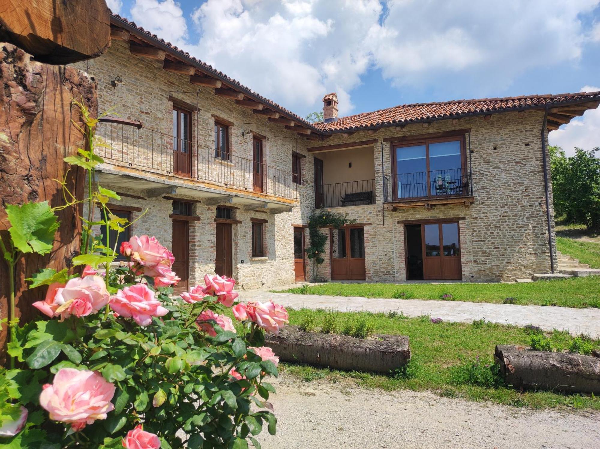 Casa Vecchia Bed&Breakfast Bossolasco Kültér fotó